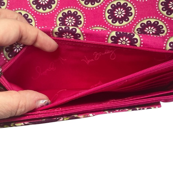 Vera Bradley Very Berry Pink and Green Paisley Wallet Card Slots Zip Pocket - Picture 6 of 11